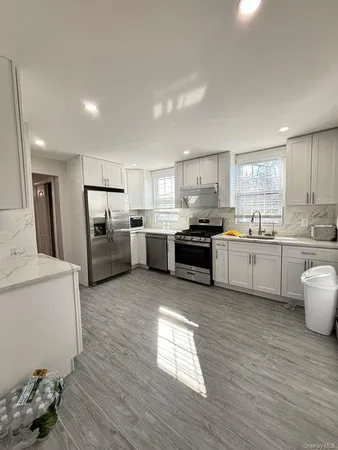 $4,890 | 70 Appletree Lane, Roslyn Heights, NY 11577