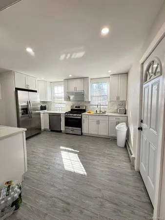 $4,890 | 70 Appletree Lane, Roslyn Heights, NY 11577