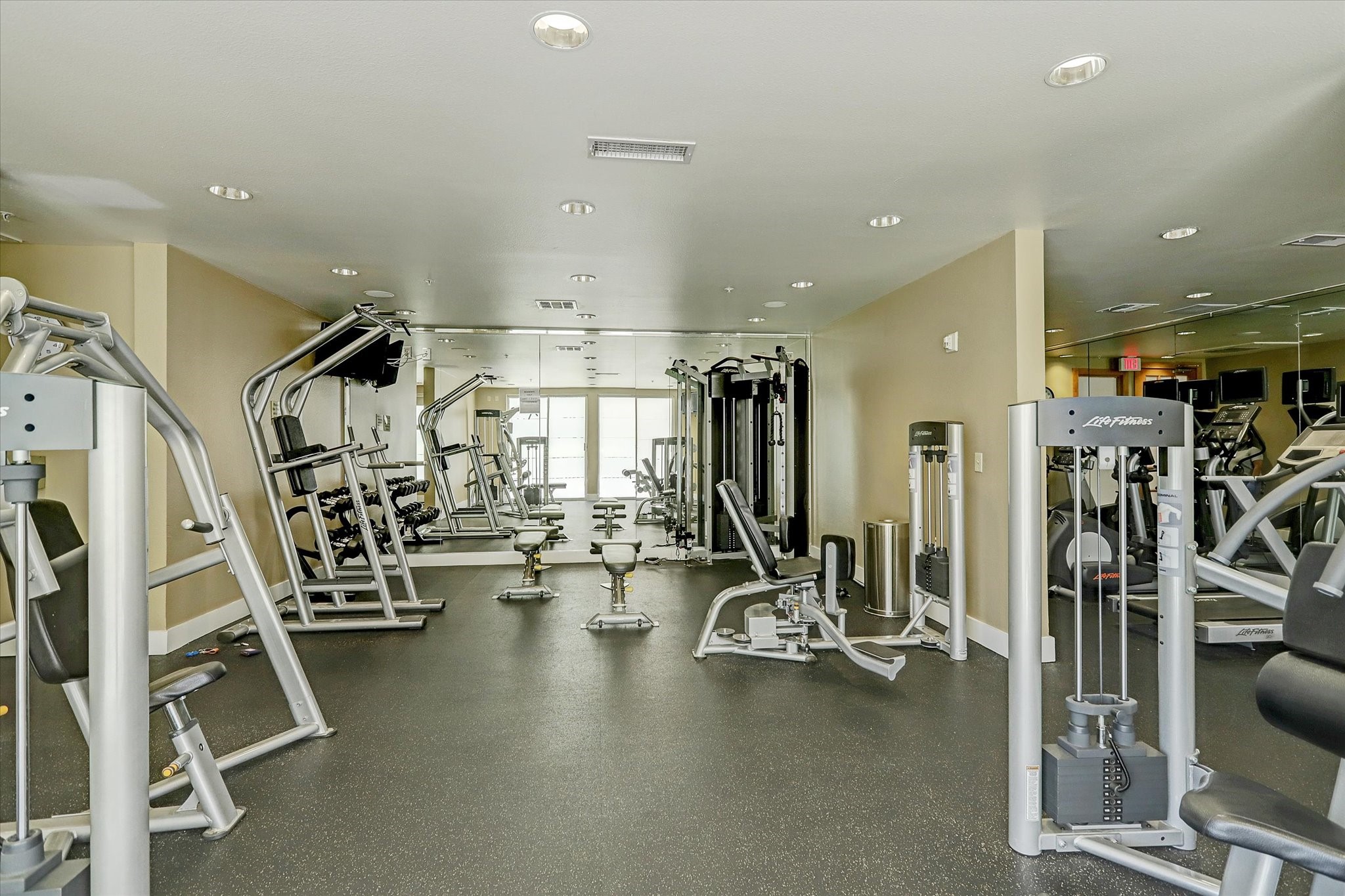 3505 Sage Road, Unit 2710 Houston, TX 77056 - Photo 20 of 23 a view of a room with gym equipment