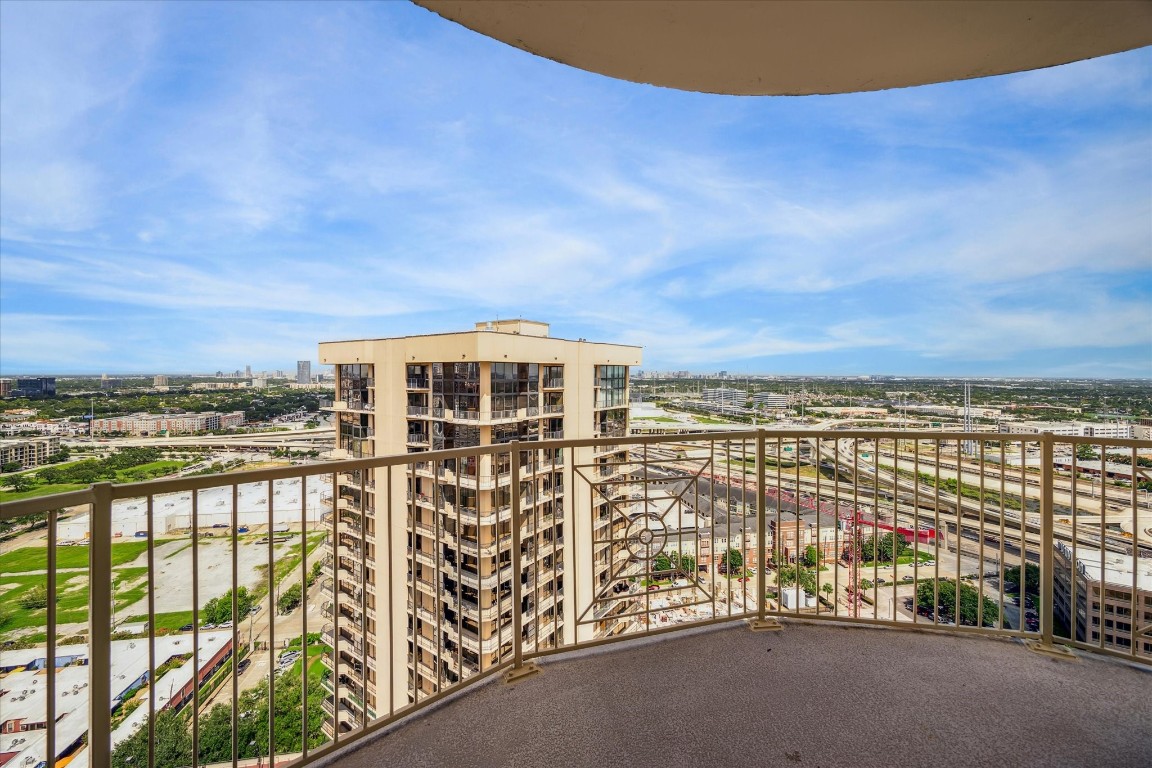 3505 Sage Road, Unit 2710 Houston, TX 77056 - Photo 10 of 23 a view of a city from a balcony