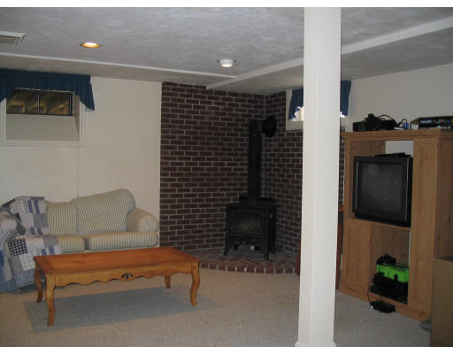 14 Knoll Road Hopkinton, MA 01748 - Photo 7 of 8 Gallery Image 7