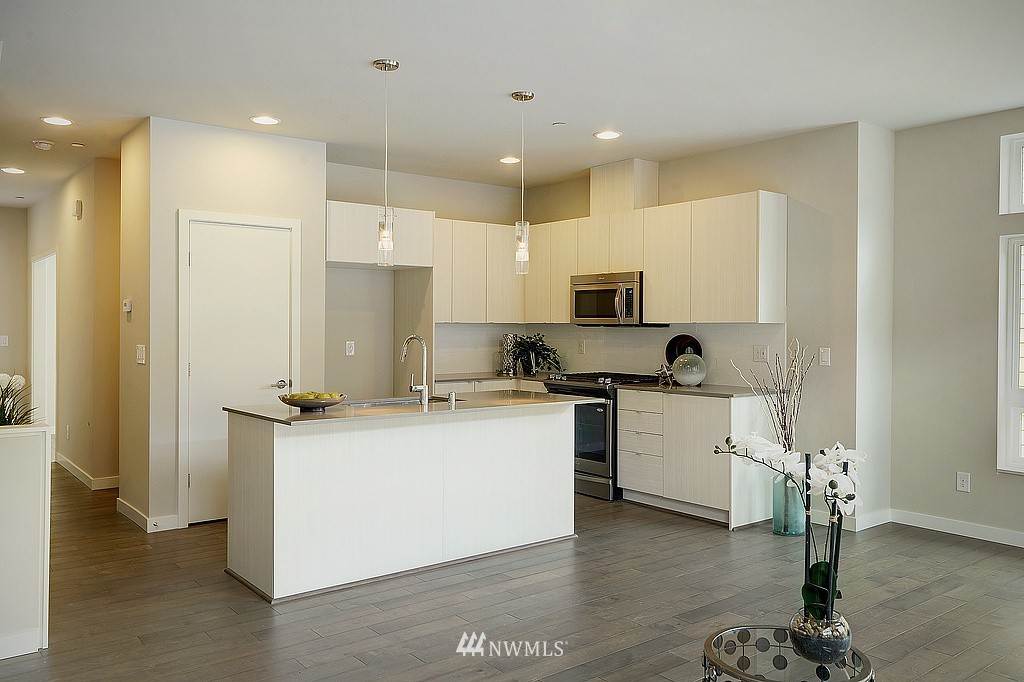 172 Sky Ridge Walk Northwest, Unit 9 Issaquah, WA 98027 - Photo 3 of 22
