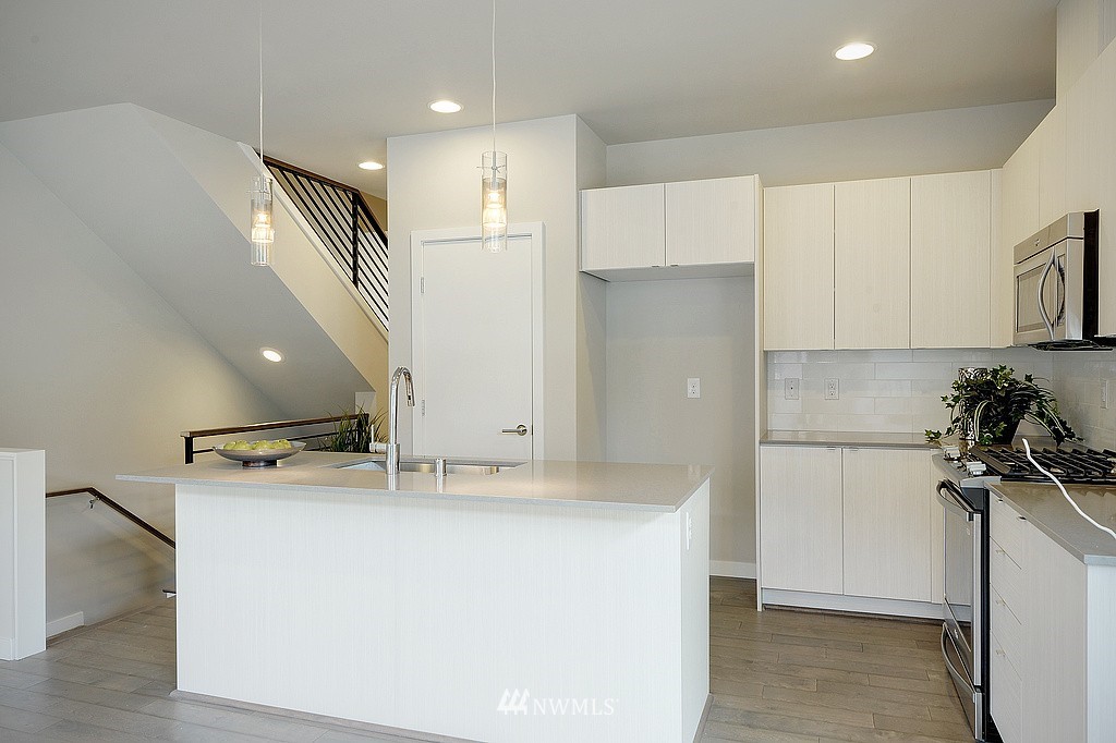 172 Sky Ridge Walk Northwest, Unit 9 Issaquah, WA 98027 - Photo 4 of 22