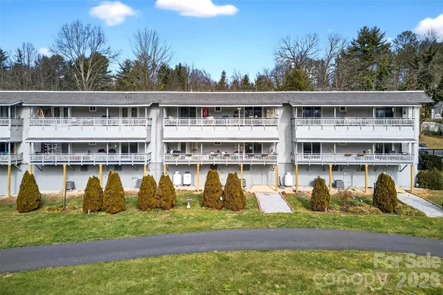 $300,000 | 263 Fairway Lane, Spruce Pine, NC 28777