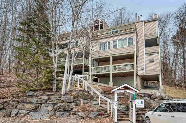 $325,000 | 220 Mountainside Drive, Unit E301, Stowe, VT 05672