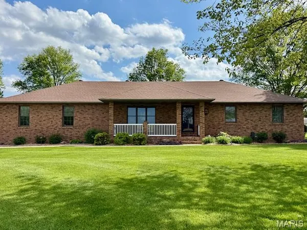 $415,000 | 10520 Vonder Haar Lane, Breese, IL 62230