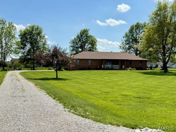 $415,000 | 10520 Vonder Haar Lane, Breese, IL 62230