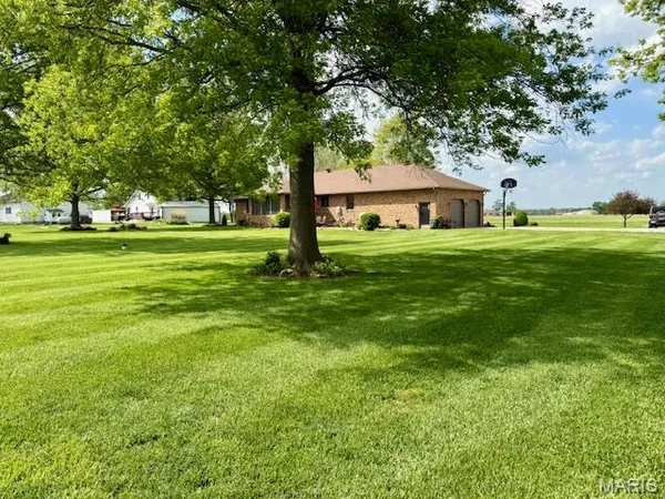 $415,000 | 10520 Vonder Haar Lane, Breese, IL 62230