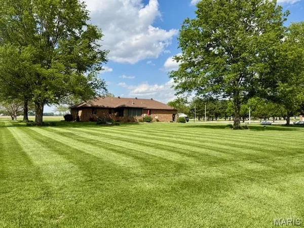 $415,000 | 10520 Vonder Haar Lane, Breese, IL 62230