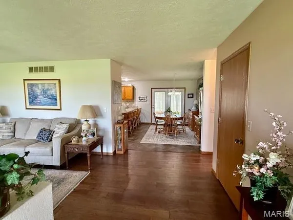 $415,000 | 10520 Vonder Haar Lane, Breese, IL 62230