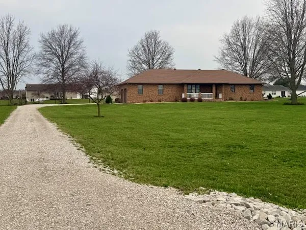 $419,000 | 10520 Vonder Haar Lane, Breese, IL 62230