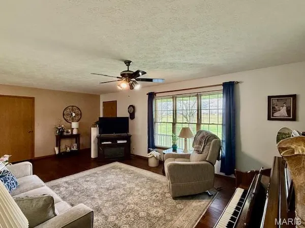 $415,000 | 10520 Vonder Haar Lane, Breese, IL 62230
