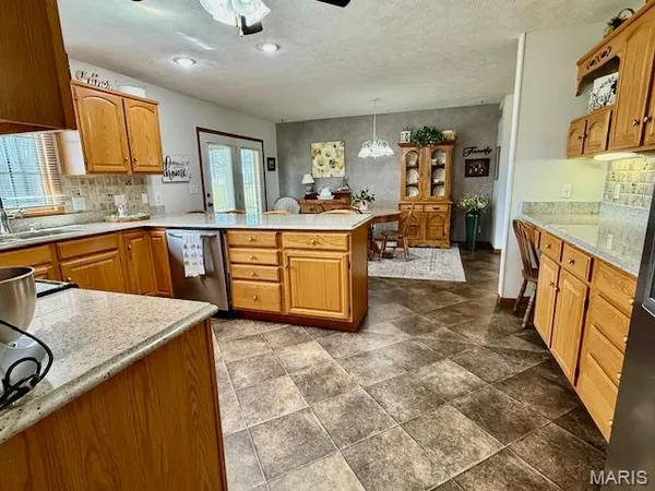 $415,000 | 10520 Vonder Haar Lane, Breese, IL 62230