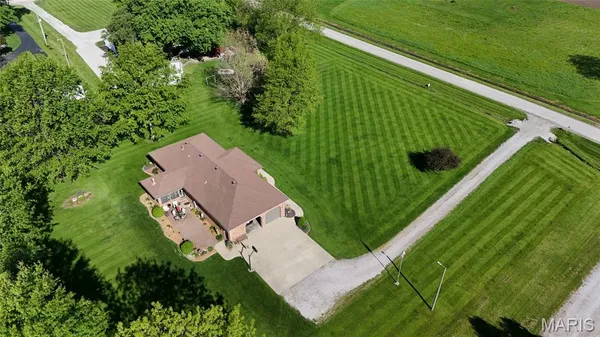 $415,000 | 10520 Vonder Haar Lane, Breese, IL 62230