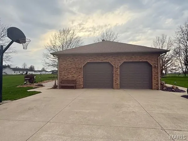 $419,000 | 10520 Vonder Haar Lane, Breese, IL 62230