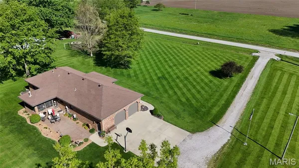 $415,000 | 10520 Vonder Haar Lane, Breese, IL 62230