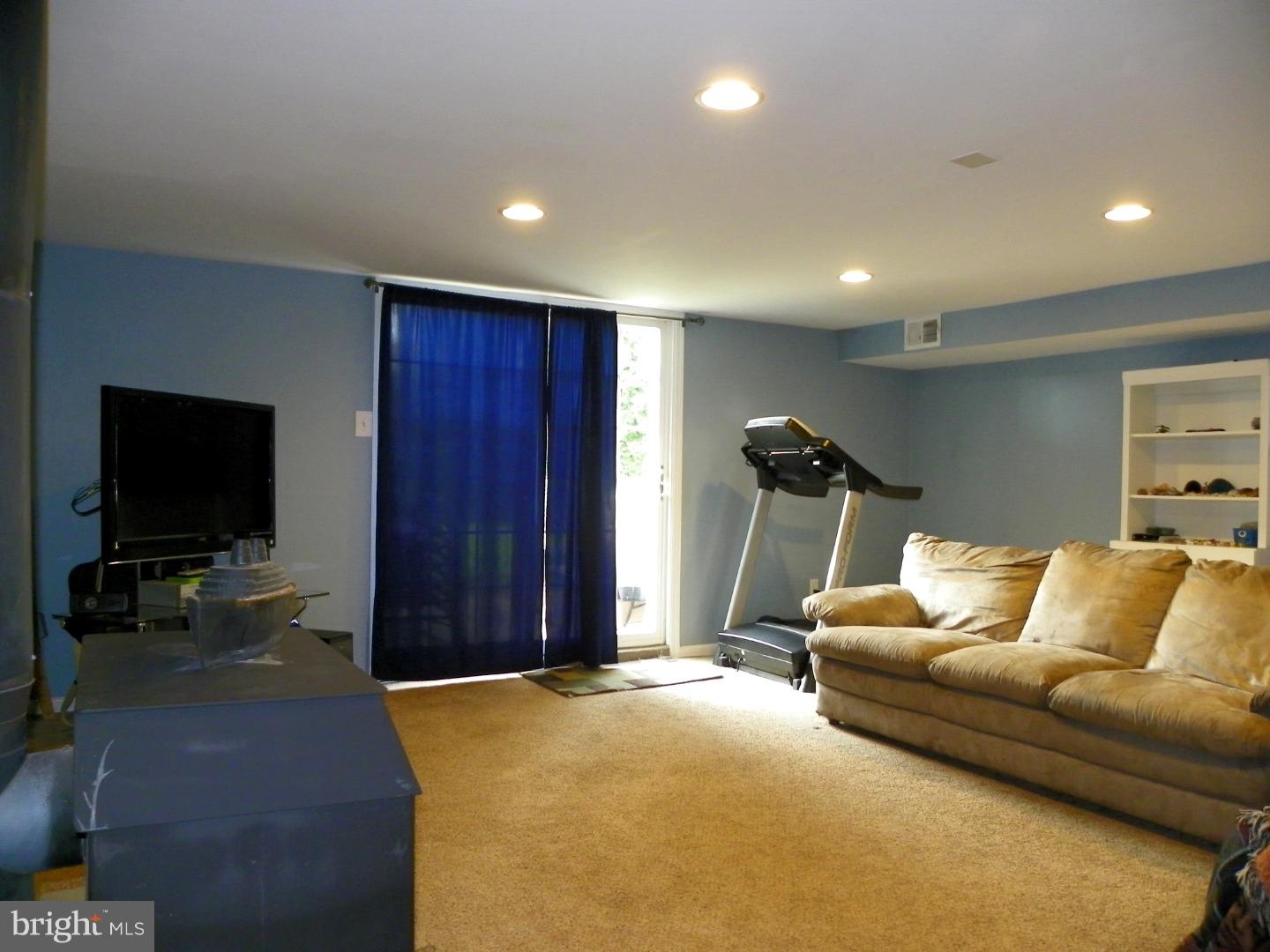 15146 Carter Road Philadelphia, PA 19116 - Photo 12 of 24 Gallery Image 12