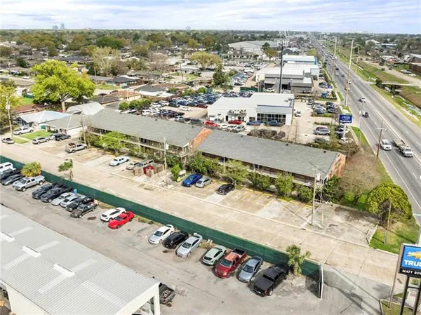 $875 | 8415 Airline Drive, Unit A16, Metairie, LA 70003