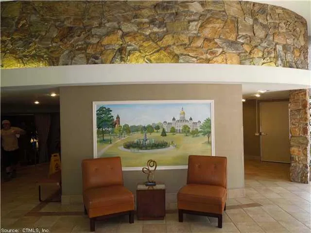 $1,500 | 30 Woodland Street, Unit 9P, Hartford, CT 06105