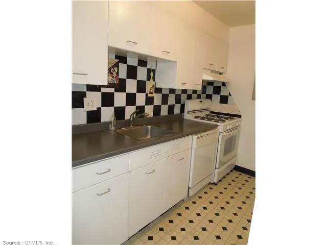 $1,500 | 30 Woodland Street, Unit 9P, Hartford, CT 06105