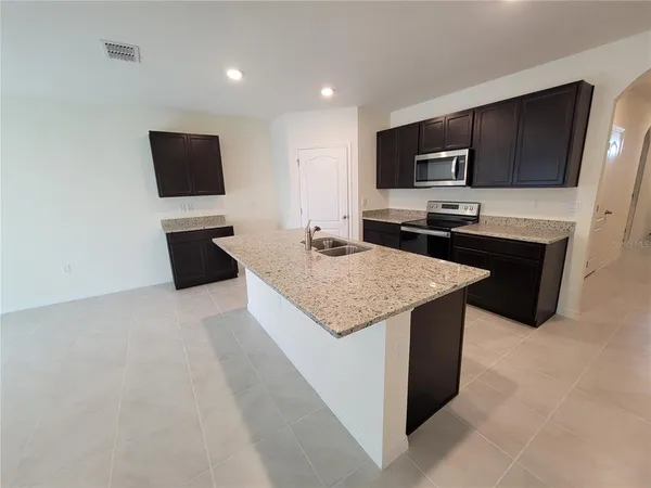 $2,050 | 1332 Sugarwood Street, Davenport, FL 33837