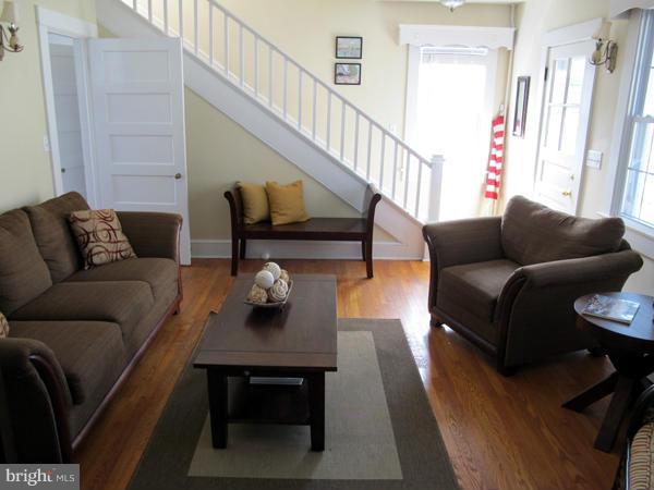 300 Lafayette Street Colonial Beach, VA 22443 - Photo 10 of 30 Living Room
