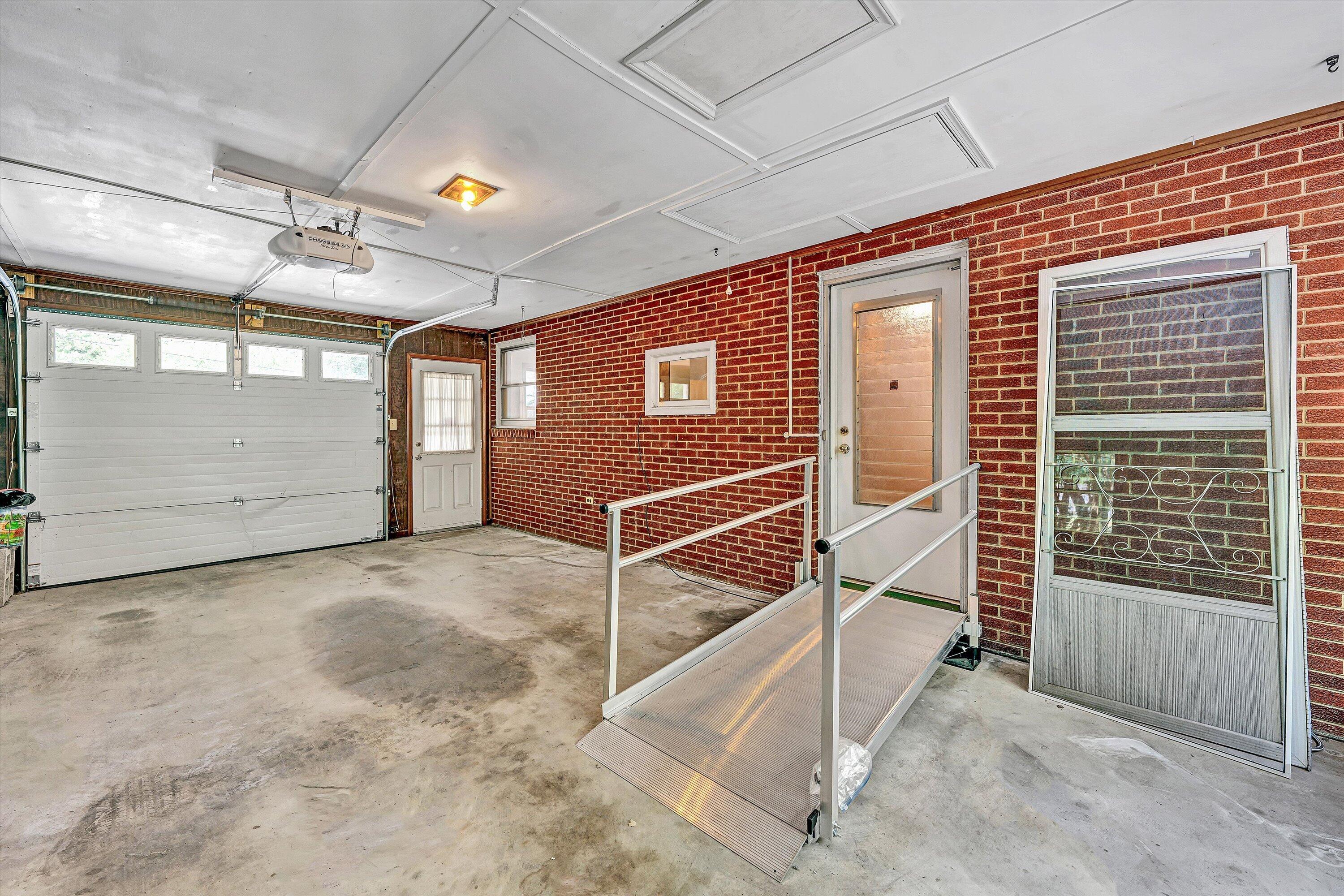 4506 Rosecrest Road Roanoke, VA 24018 - Photo 13 of 49 13-DSC00115