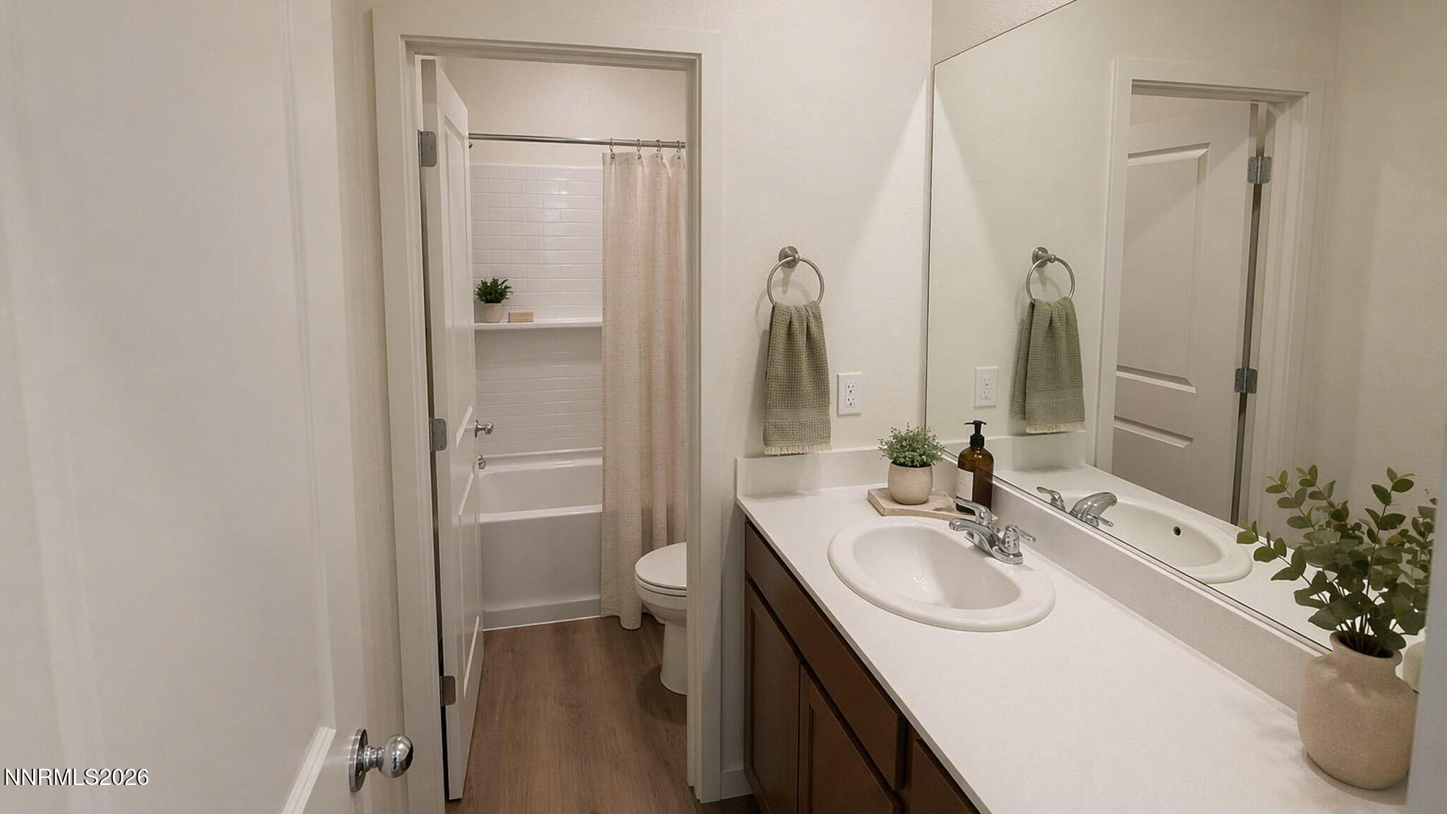 8399 Vermilion Drive Reno, NV 89506 - Photo 6 of 6 Glacier_Bath