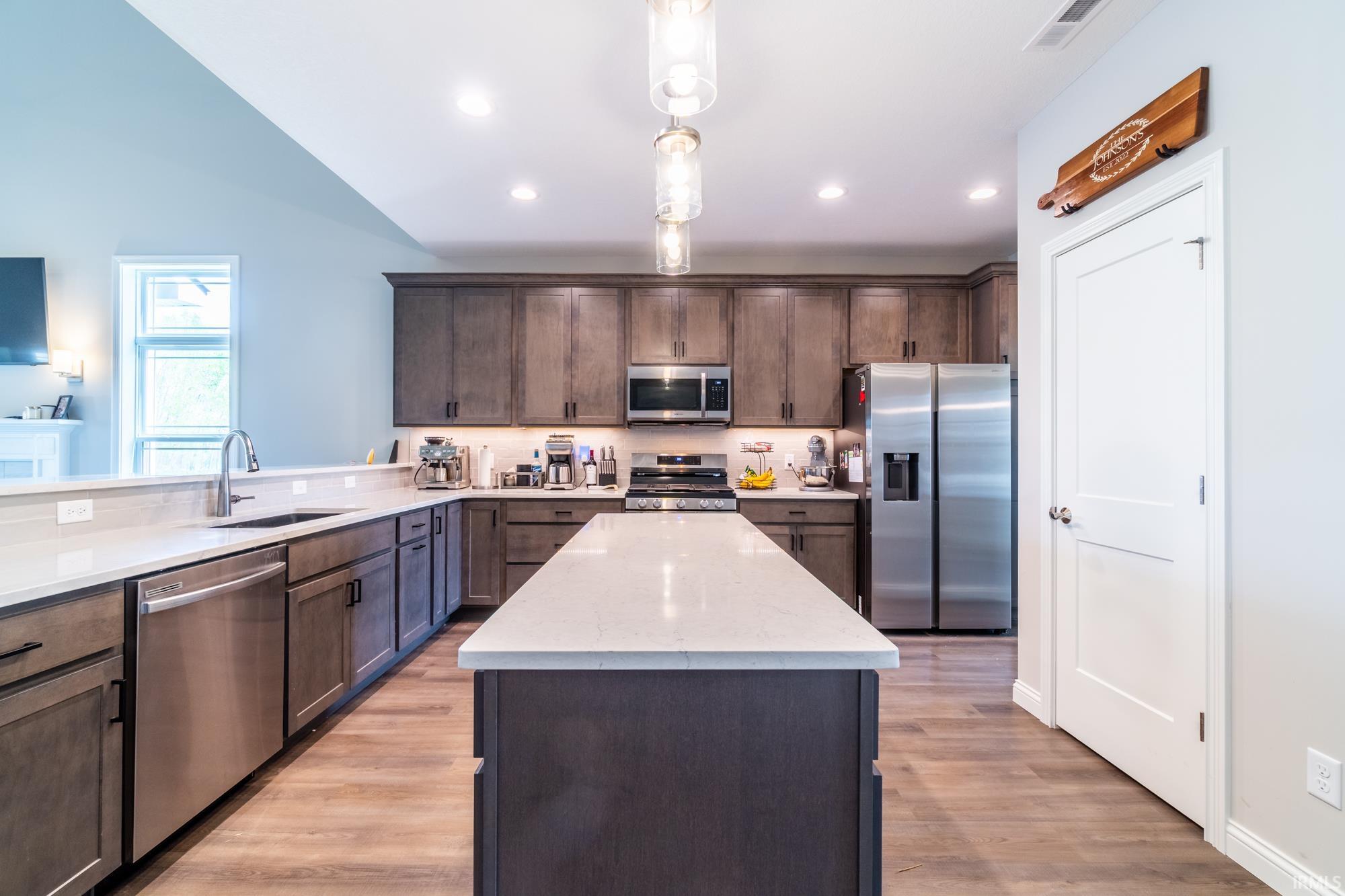 1472 Pyke Grove Pass Huntertown, IN 46748 - Photo 5 of 36