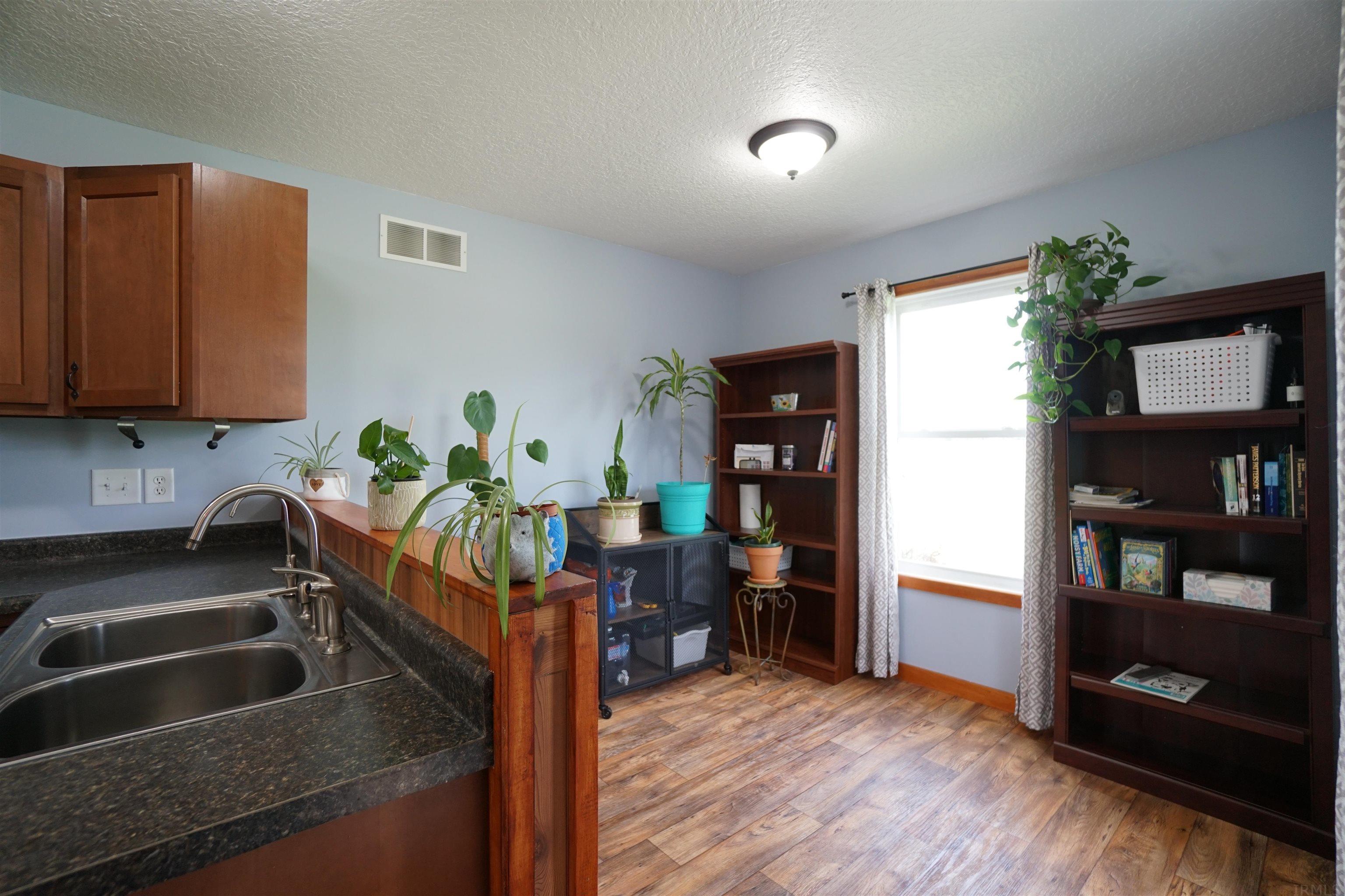 1825 South Country Club Road Warsaw, IN 46580 - Photo 7 of 36