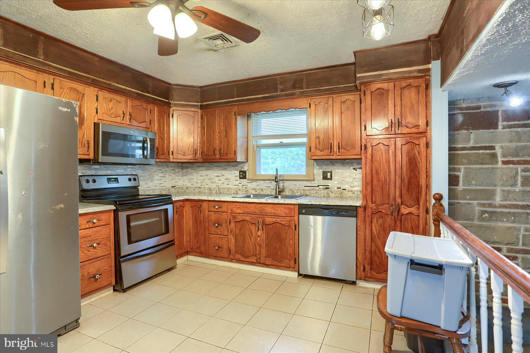 6014 Devonshire Heights Road Harrisburg, PA 17112 - Photo 6 of 21