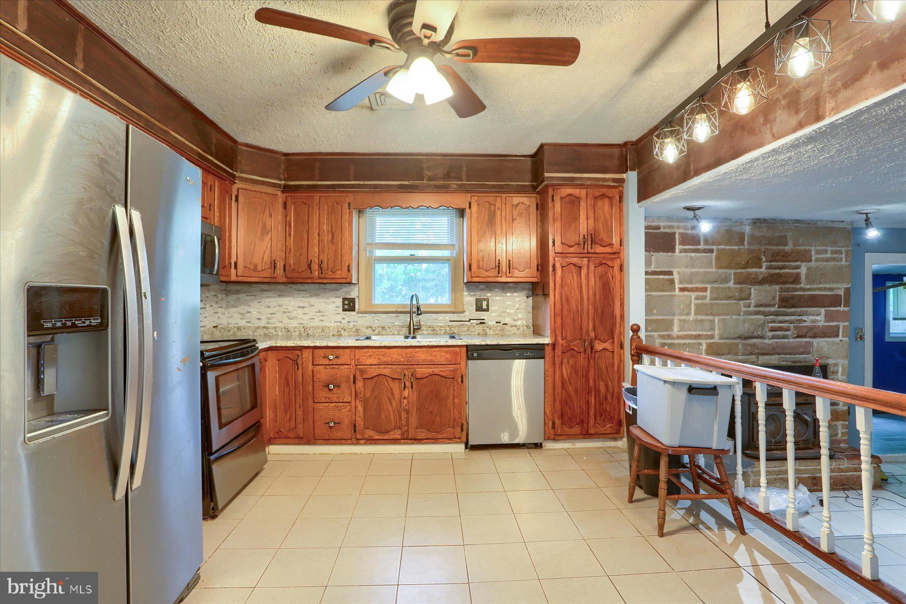 6014 Devonshire Heights Road Harrisburg, PA 17112 - Photo 7 of 21