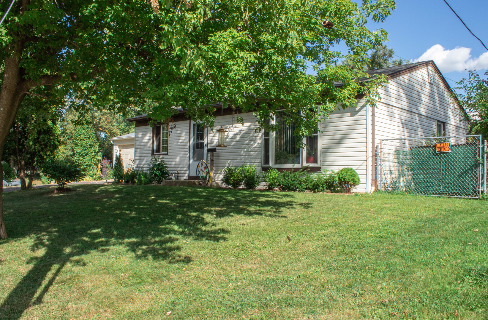 101 Siesta Road Carpentersville, IL 60110 - Photo 2 of 8