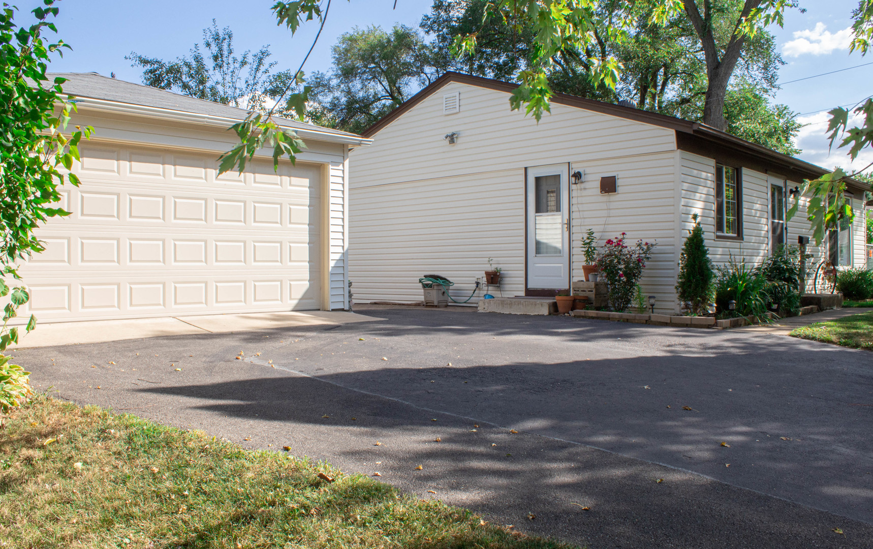 101 Siesta Road Carpentersville, IL 60110 - Photo 4 of 8