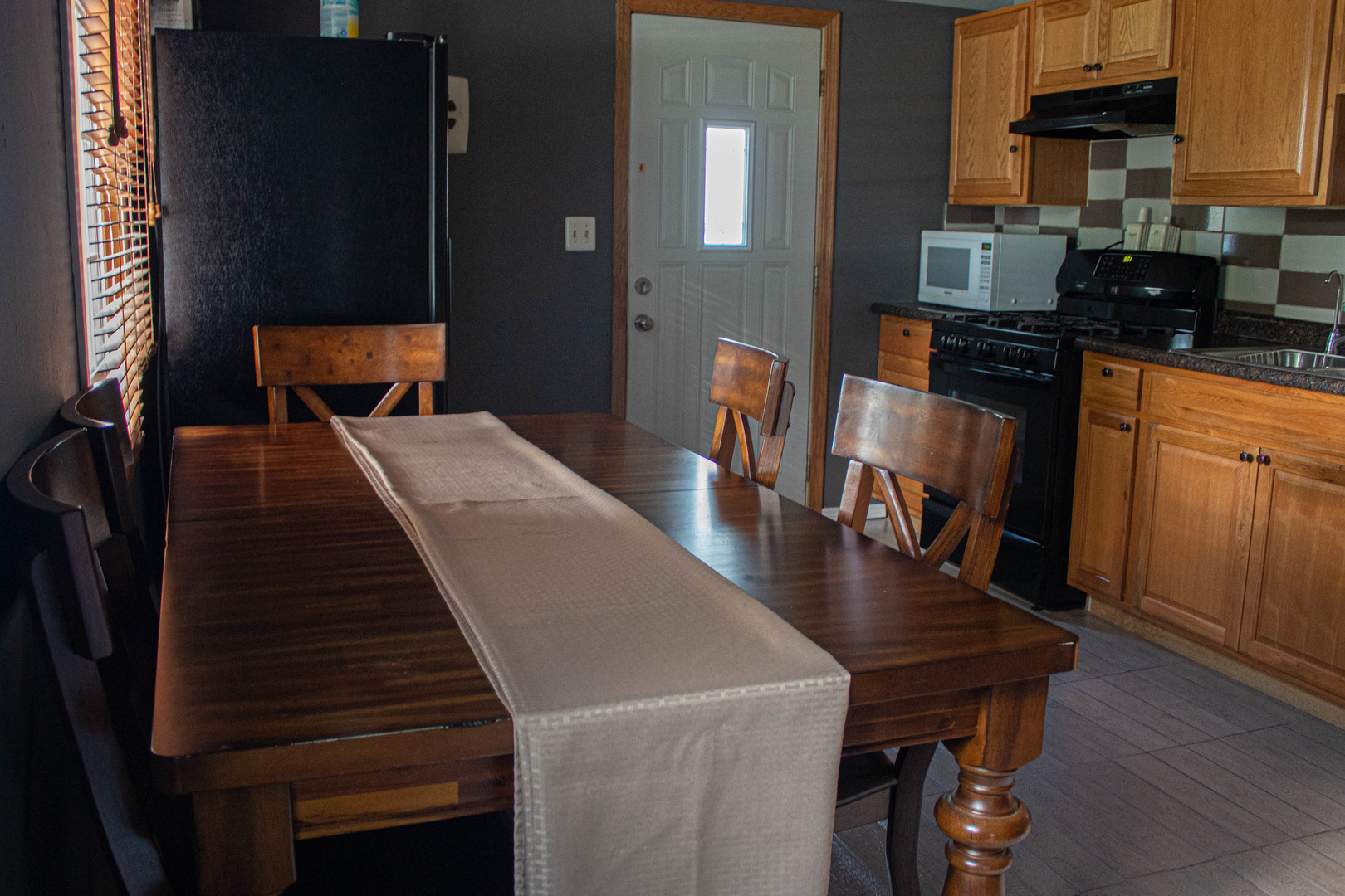 101 Siesta Road Carpentersville, IL 60110 - Photo 7 of 8