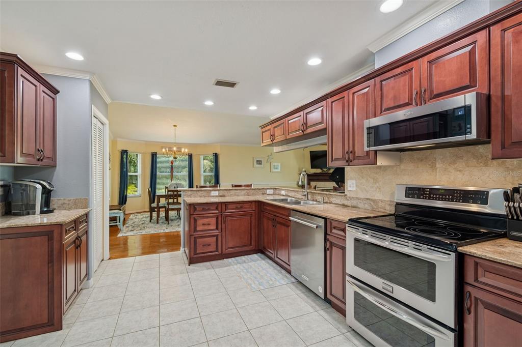 6170 Seaside Drive New Port Richey, FL 34652 - Photo 21 of 95