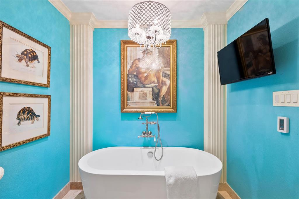 1432 Sylvan Avenue Dallas, TX 75208 - Photo 21 of 40 a bathroom with a sink and a mirror