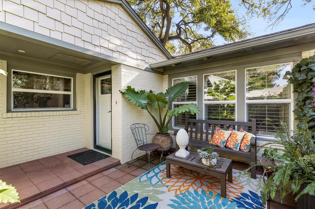 1432 Sylvan Avenue Dallas, TX 75208 - Photo 4 of 40 a backyard of a house with seating space