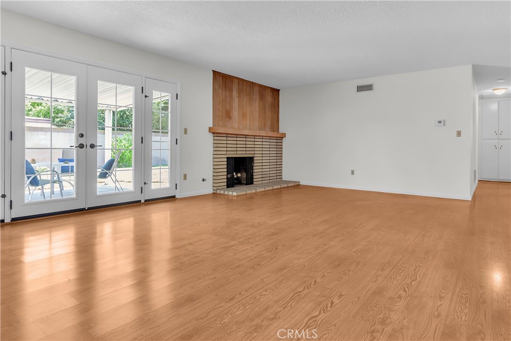 2874 Heather Road Long Beach, CA 90815 - Photo 5 of 37 Living room