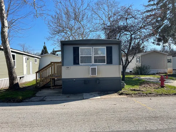 $34,000 | 2993 Curtis Street, Unit B24, Des Plaines, IL 60018