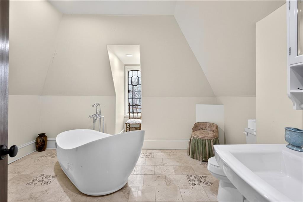 745 Goshen Road Thomaston, GA 30286 - Photo 31 of 41 a bathroom with a sink and bathtub