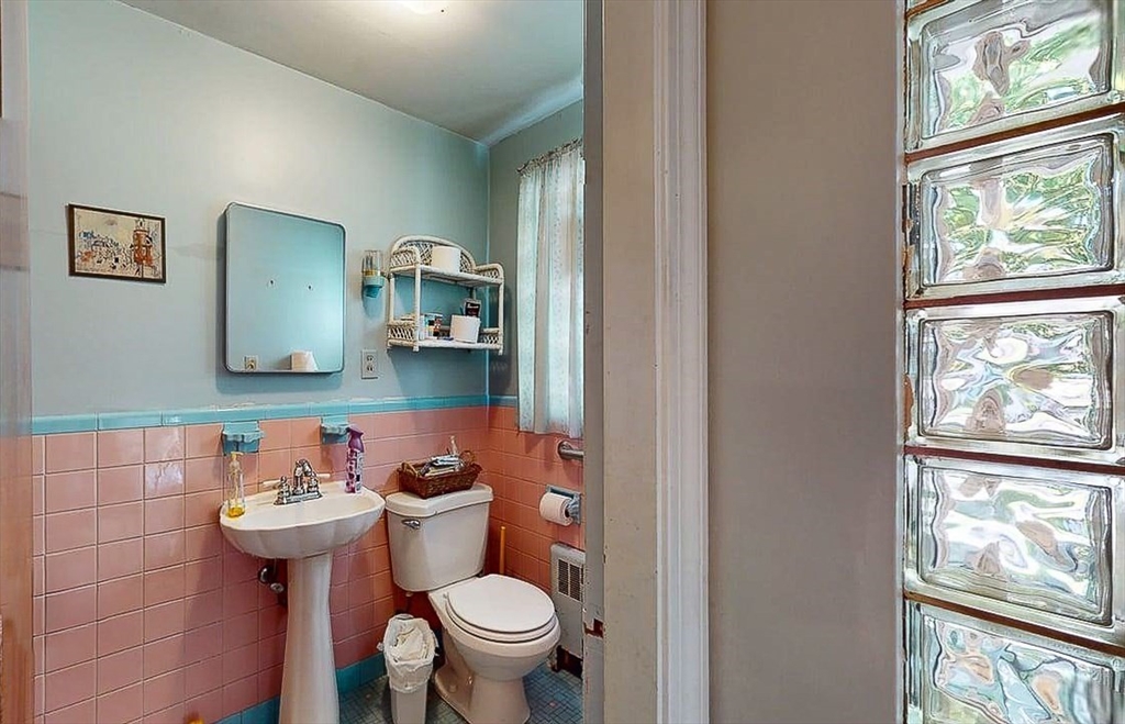 42 Ellis Drive Worcester, MA 01609 - Photo 12 of 29