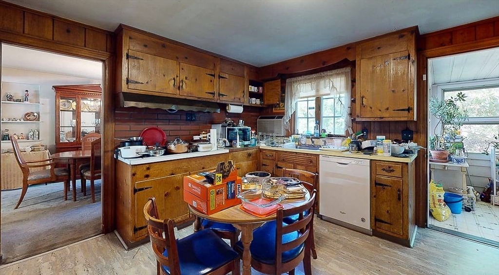 42 Ellis Drive Worcester, MA 01609 - Photo 6 of 29