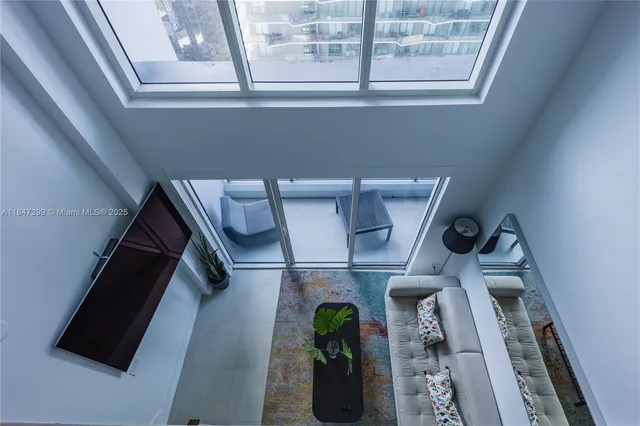 a view of entryway and kitchen