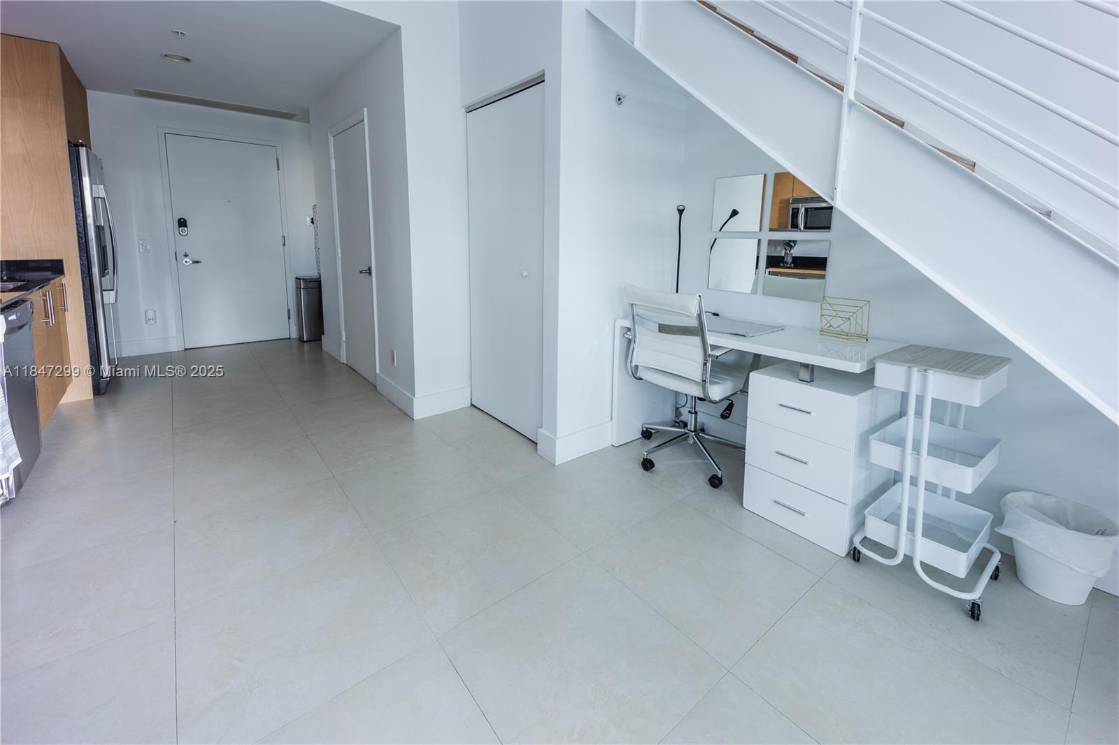 60 Southwest 13th Street, Unit 3222 Miami, FL 33130 - Photo 13 of 23 a view of entryway and hall