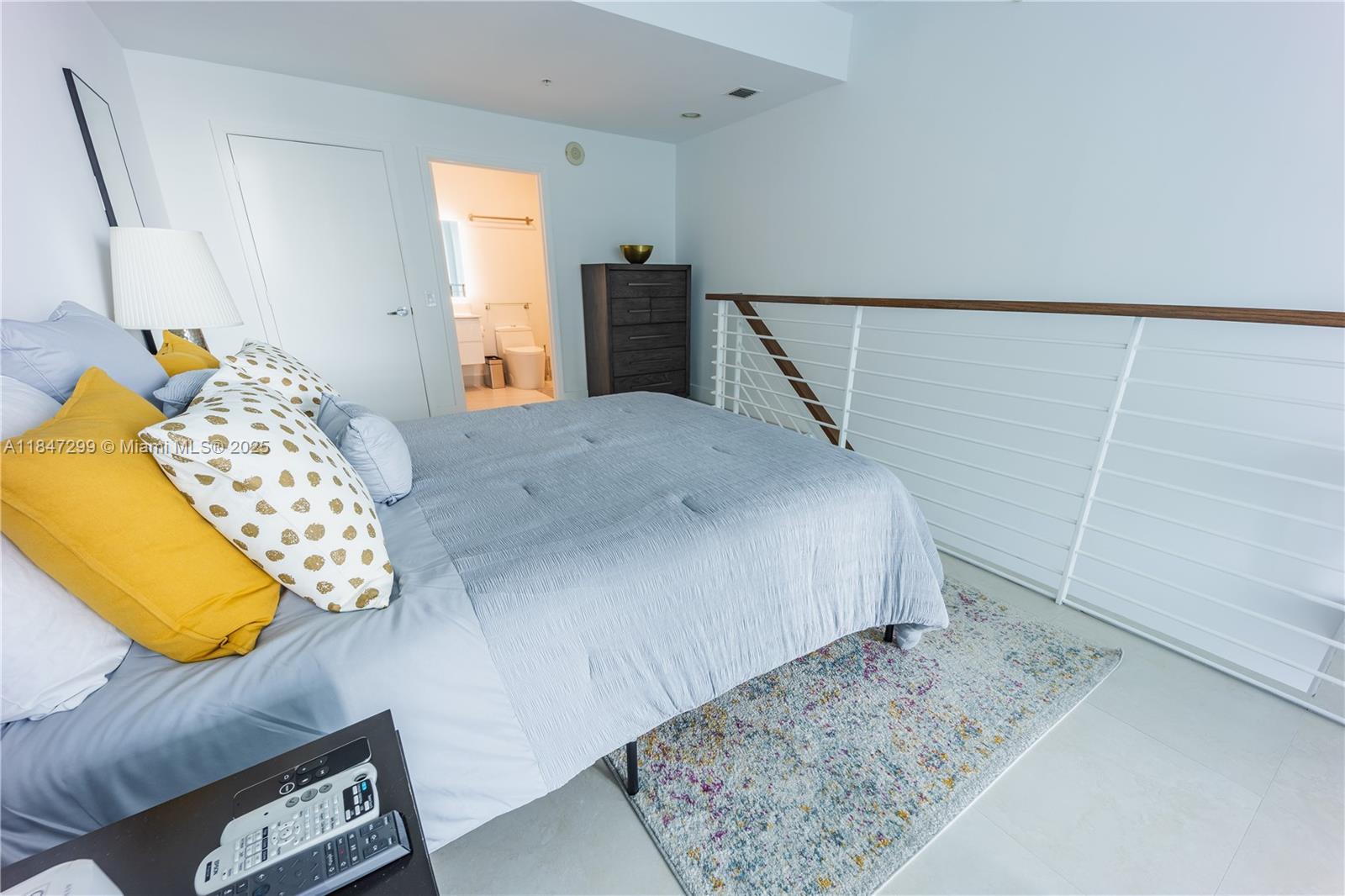 60 Southwest 13th Street, Unit 3222 Miami, FL 33130 - Photo 5 of 23 a bedroom with a bed and lamp