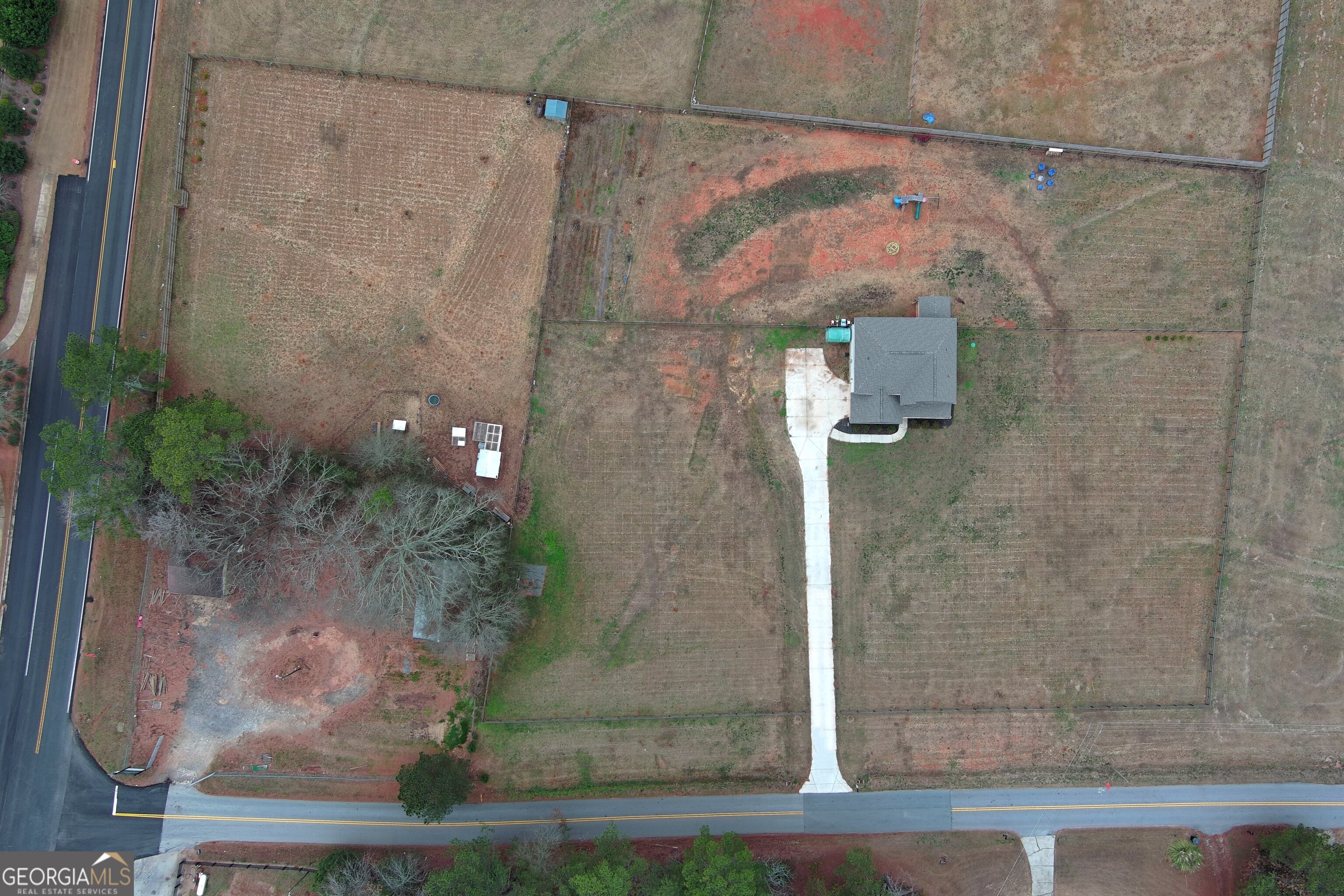 35 Sandy Ridge Road McDonough, GA 30252 - Photo 3 of 63 a bathroom with a shower