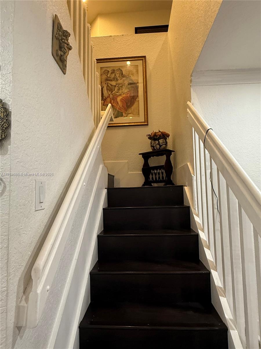 16618 Southwest 68th Terrace Miami, FL 33193 - Photo 12 of 34 a view of entryway