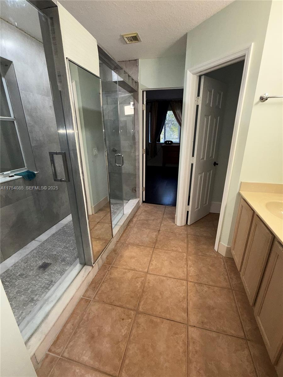 16618 Southwest 68th Terrace Miami, FL 33193 - Photo 23 of 34 a view of entryway