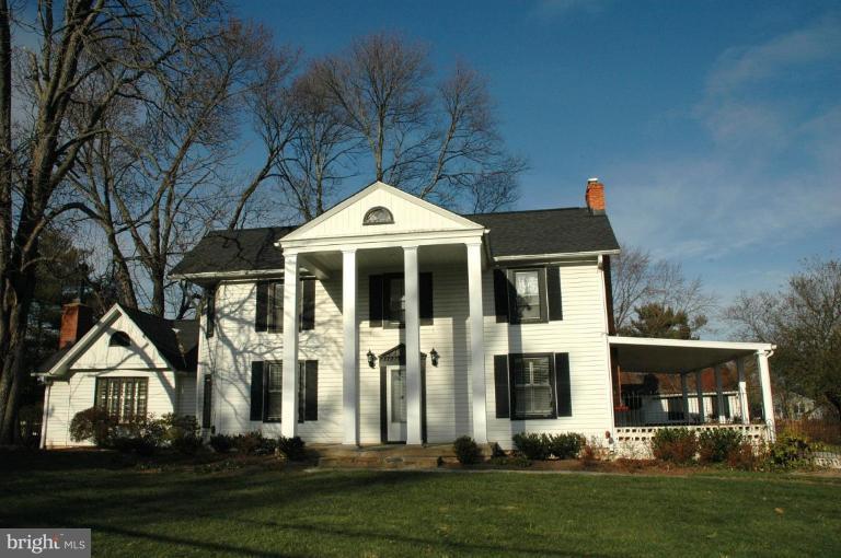 8900 Old Courthouse Road Vienna, VA 22182 - Photo 1 of 14 Exterior (Main)